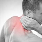 Причины появления боли в шее при повороте головы и методы лечения