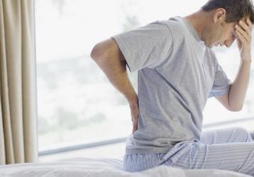 Почему после сна болит спина по утрам и как лечить такую боль