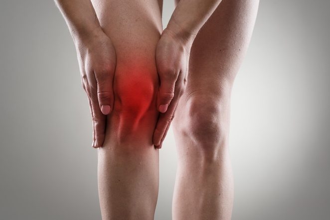Почему болит и хрустит коленный сустав к какому врачу обратиться и как лечить