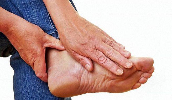 Изображение - Болит сустав на ноге около большого пальца Bol-v-sustave-bolshogo-palca-nogi-lechenie