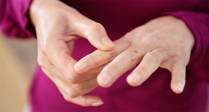Болит сустав указательного пальца правой руки лечение