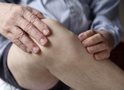 Гигрома коленного сустава и ее лечение у детей и взрослых, симптомы