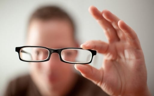 Как грыжа позвоночника влияет на зрение